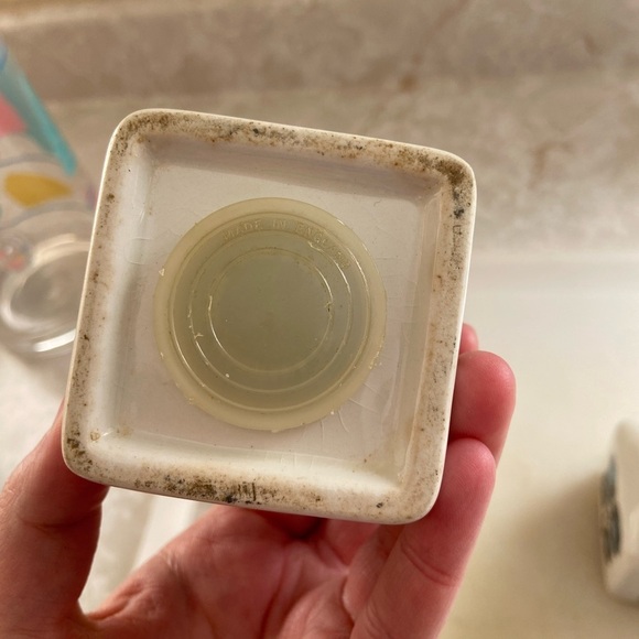 Vintage Ceramic Salt & Pepper Shaker Set - Picture 5 of 14